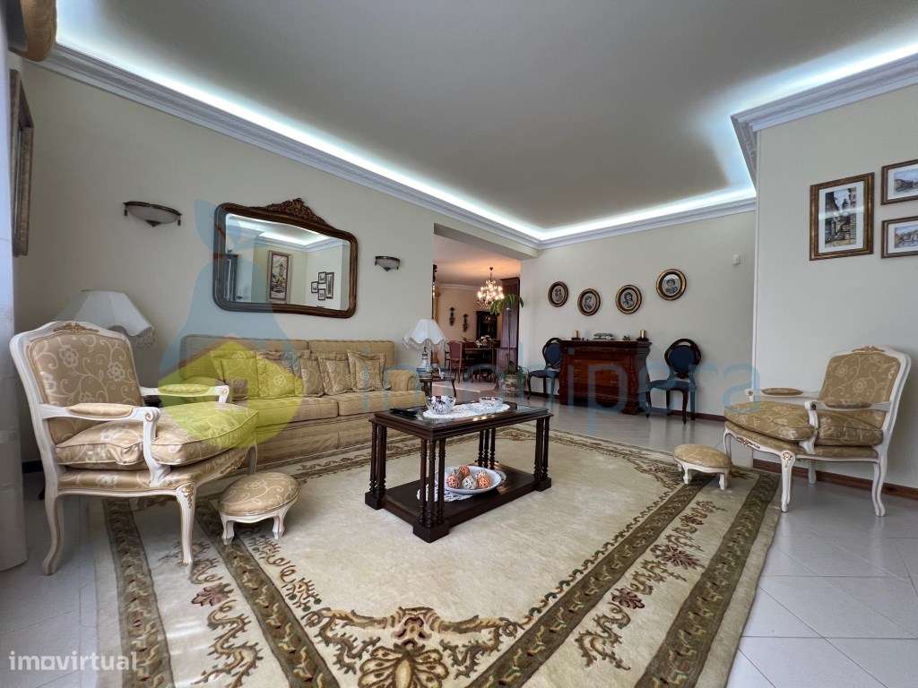 SOBERBA MORADIA T6 COM CASA DE HOSPEDES EM ANEXO-29