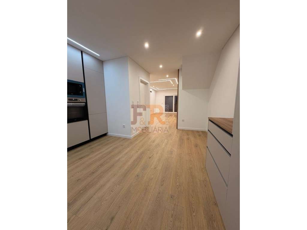 Moradia Geminada Gaveto T3 com Garagem Quinta do Conde-23