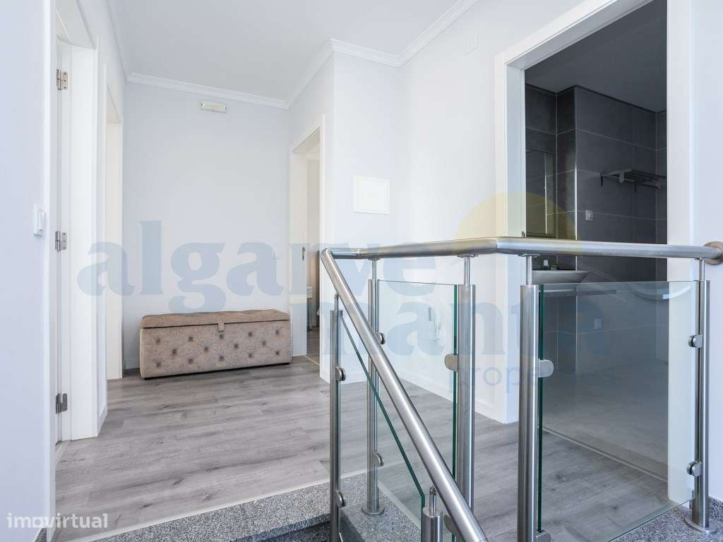 EXCLUSIVO! Moradia T3 Moderna com Piscina Privada no coração de Vil...-39