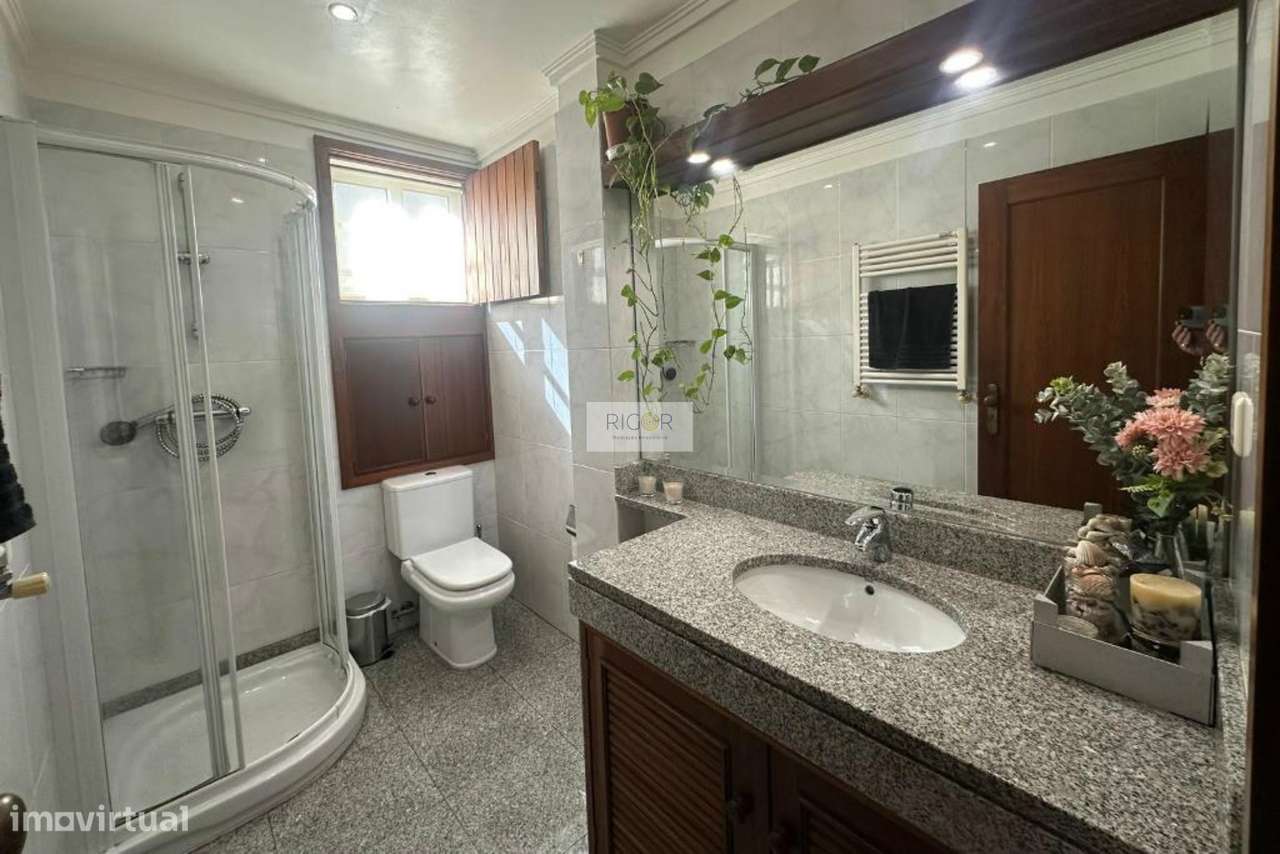 Moradia T4 de 4 frentes na cidade da Maia-21