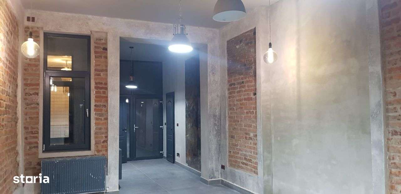 Spatiu comercial de vanzare in zona centrala - Imagine principală: 1/15