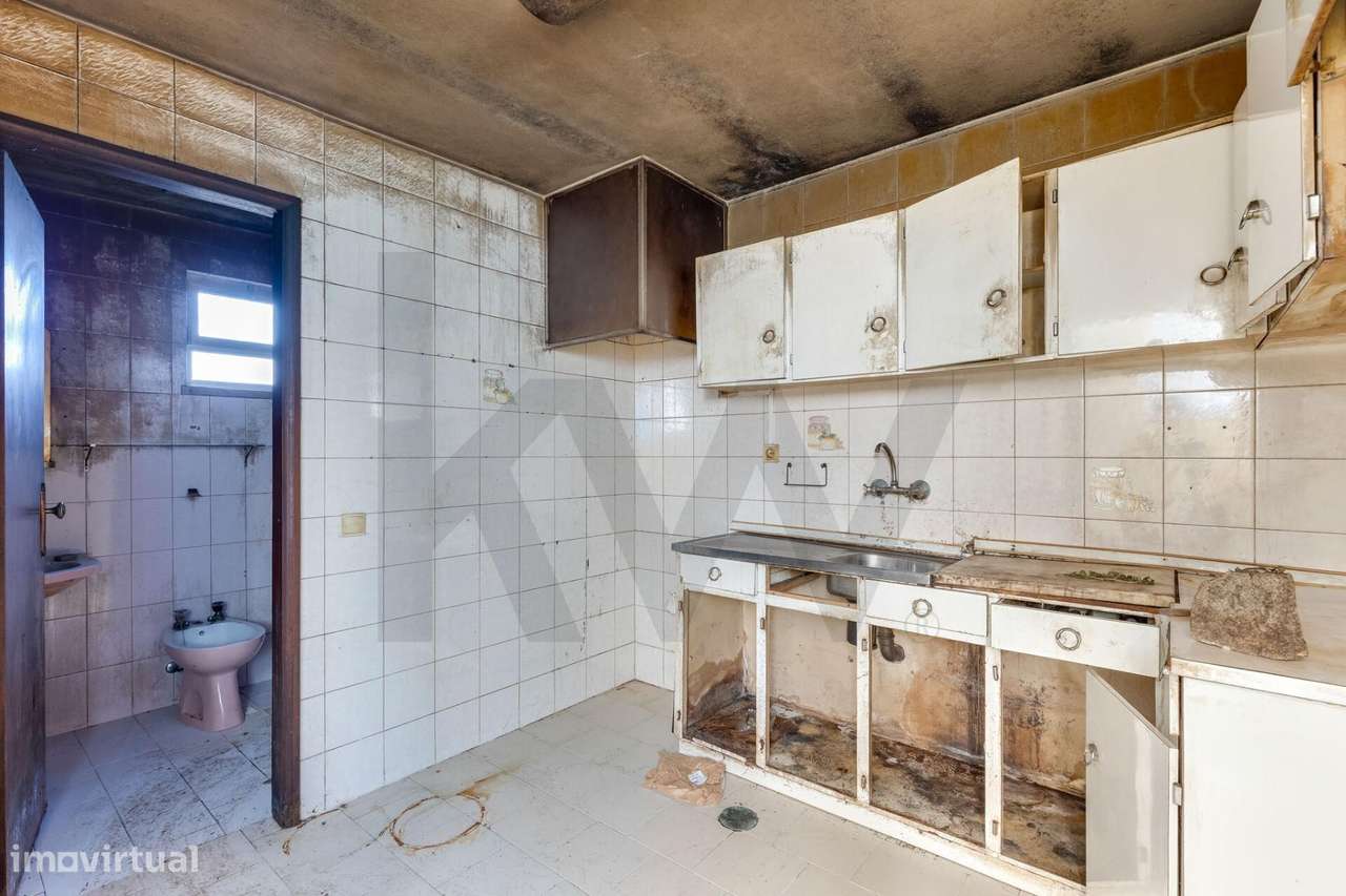 Moradia T1 para Reabilitação – Leça da Palmeira - Grande imagem: 4/37