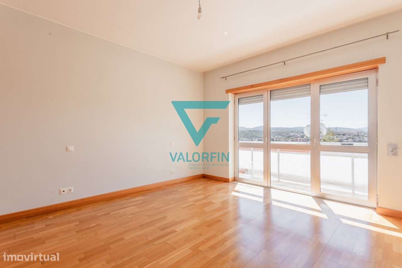 APARTAMENTO T3 com vista para o Mosteiro da Batalha-21