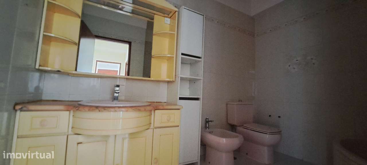 Apartamento T3 com 106m² e Arrecadação no Montijo-12