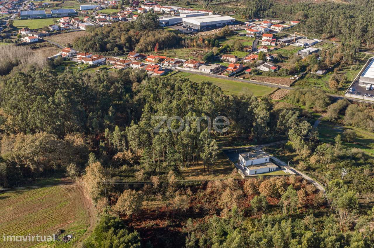 Terreno Rústico com 2.516 m2 na Carvalhosa, Paços de Ferreira - Grande imagem: 2/17