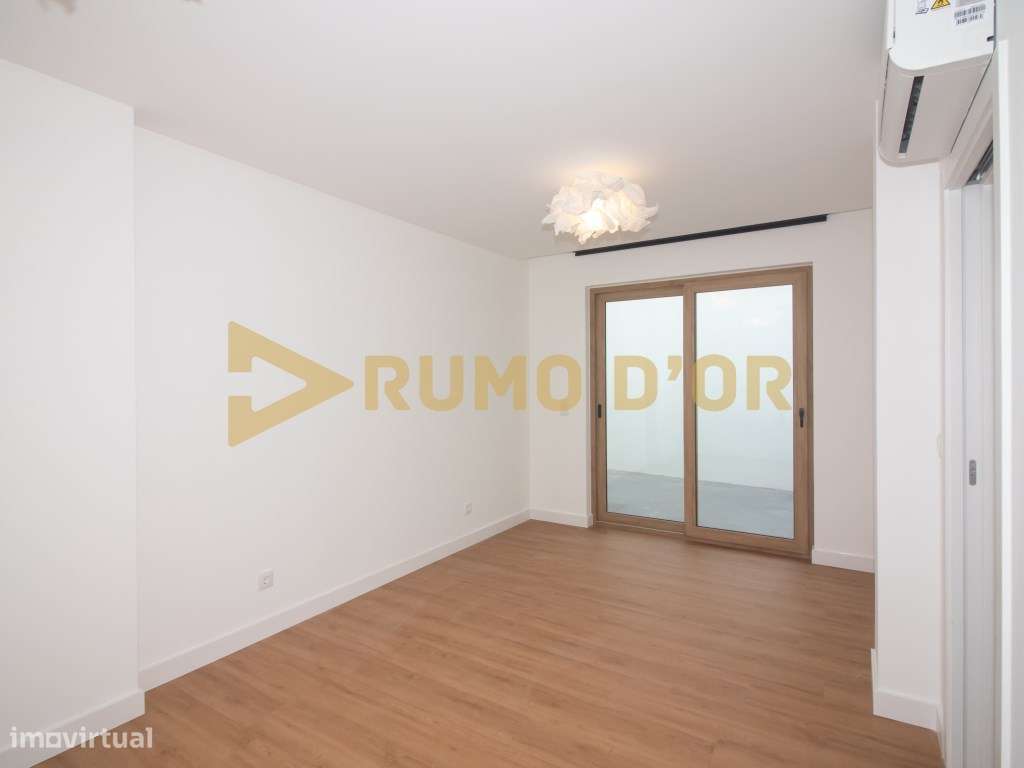 Moradia T3 em Freixial do Meio-13