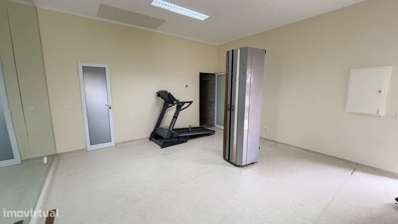 Luxuosa Moradia com 4 quartos localizada em Rosto do Cão - São Roque-41