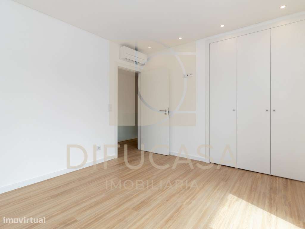 R268 Moradia Duplex - Localizada no centro de Fernão Ferro-26