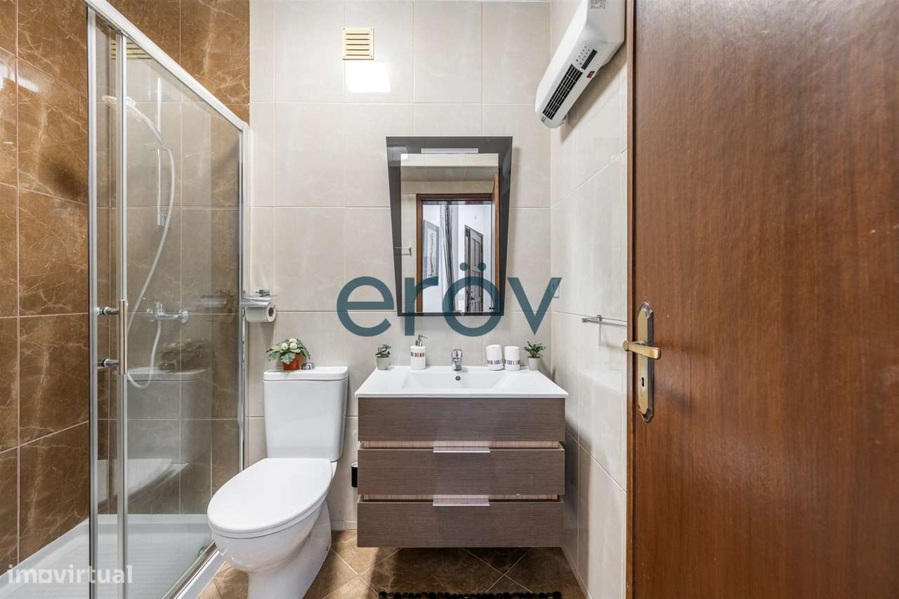 Apartamento T1 com Lugar de Garagem a 500 Metros da Praia – Póvoa de V-9