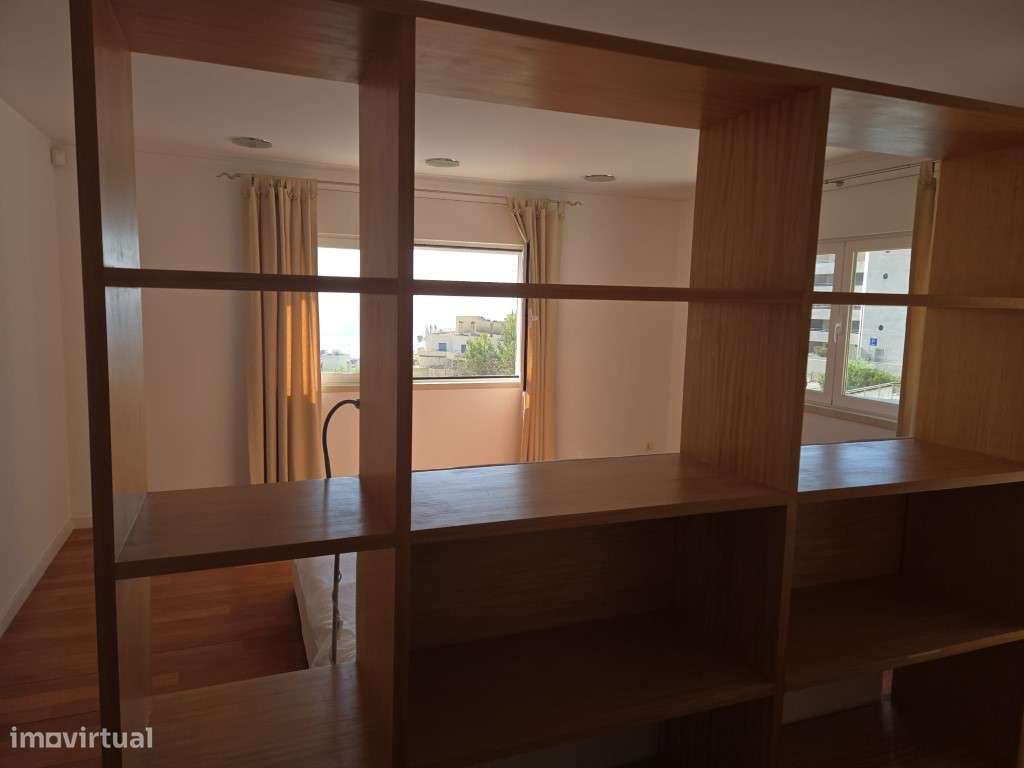 Moradia T5 com Terraço e Piscina-50