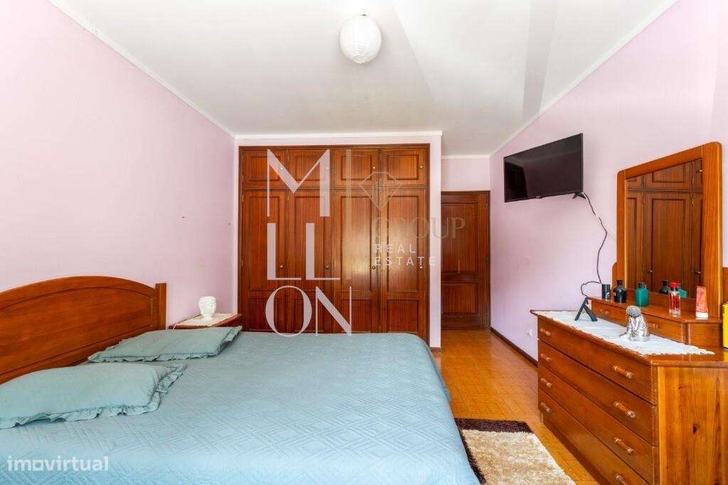 APARTAMENTO T3 COM 120M2 EM GRIJÓ-16