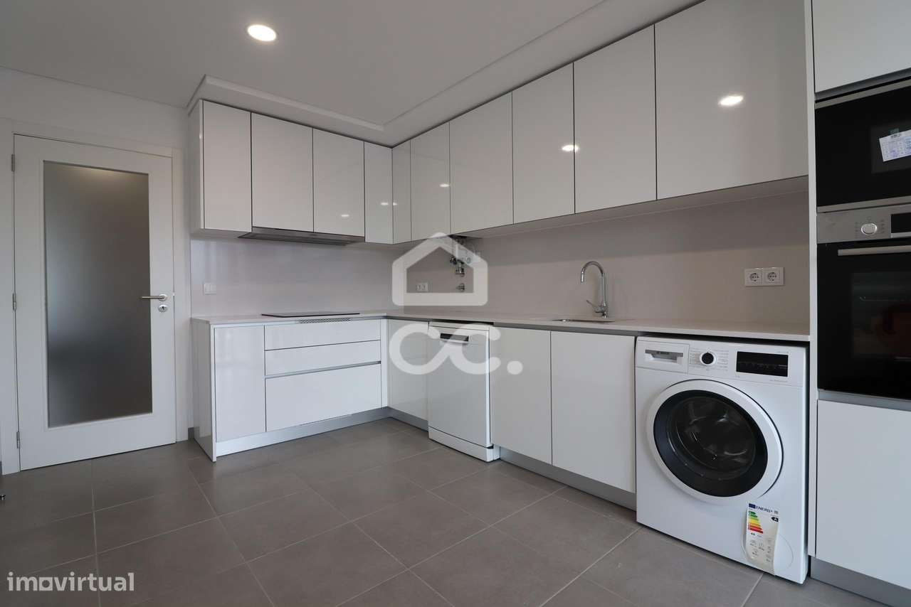 Apartamento T2 com sótão e terraço novo em São Martinho do Bispo - Grande imagem: 3/14