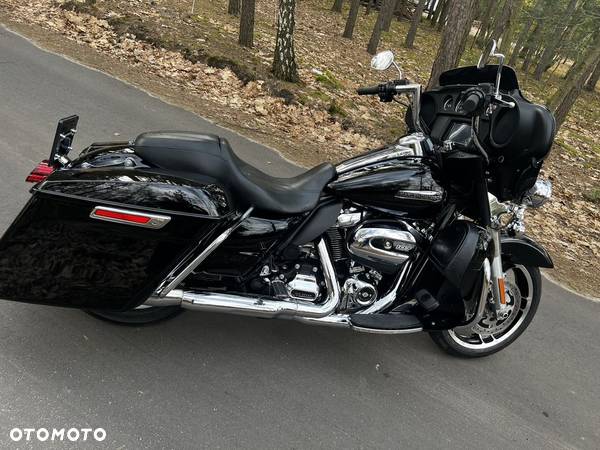 Harley-Davidson Touring Street Glide - 19