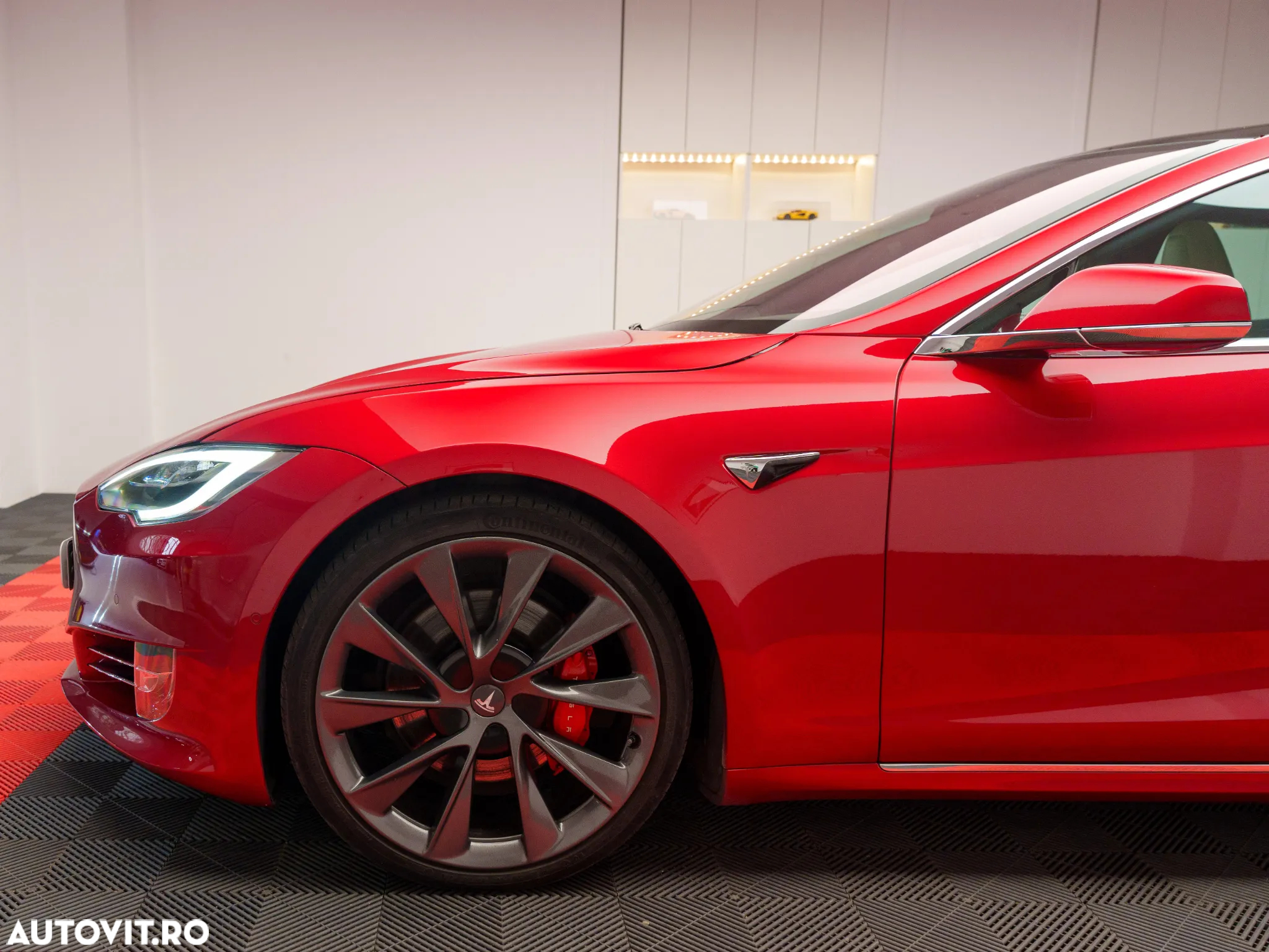 Tesla Model S Ludicrous Performance - 7