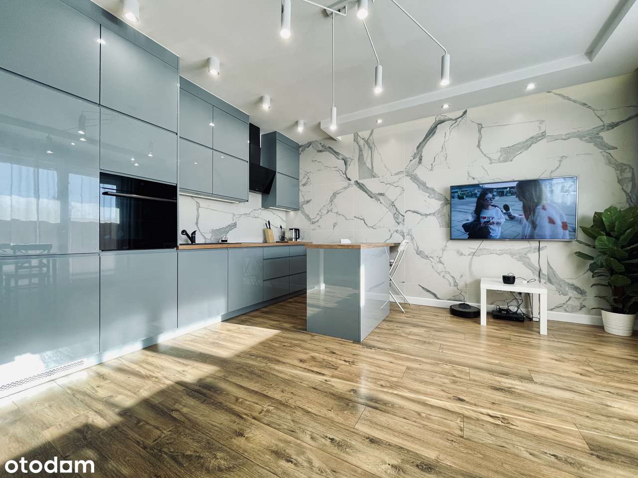 2019 | Dwustronne | Duży balkon | Garaż | Zamknięte os. | Komórka lok.-3