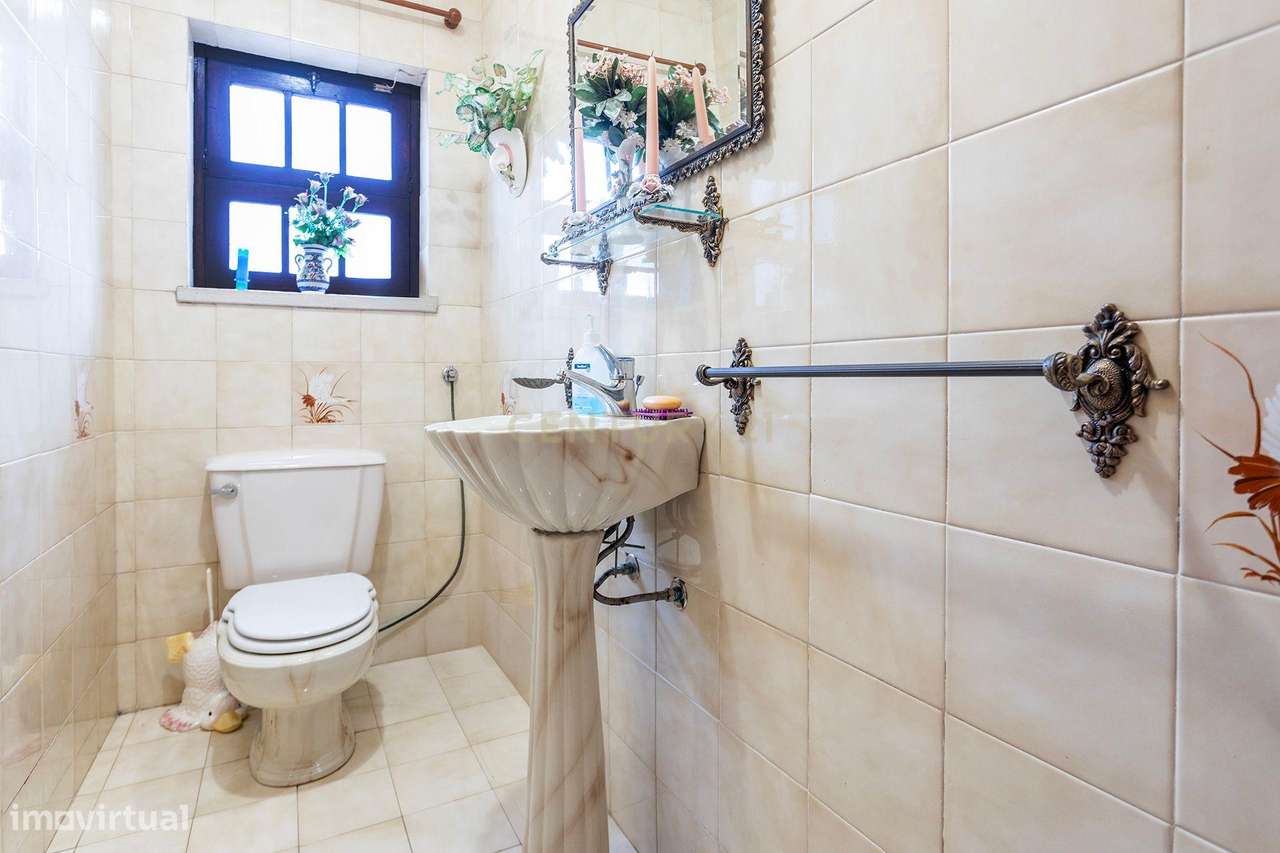 Moradia com características únicas na Aroeira-20