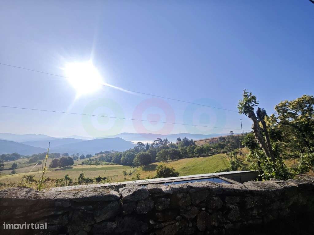 Moradia T3 com terreno em Vilar de Cunhas-5