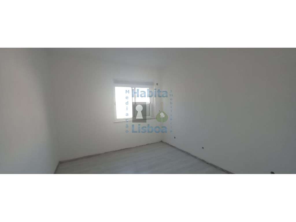 T2 Remodelado em Setúbal - Conforto e Localização Privilegiada! - Grande imagem: 5/34