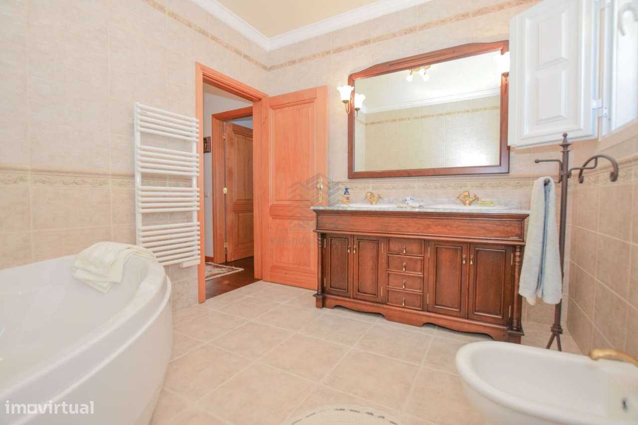 Moradia T3+2 com jardim e logradouro em Quinta da Silvã - Torres Novas-54