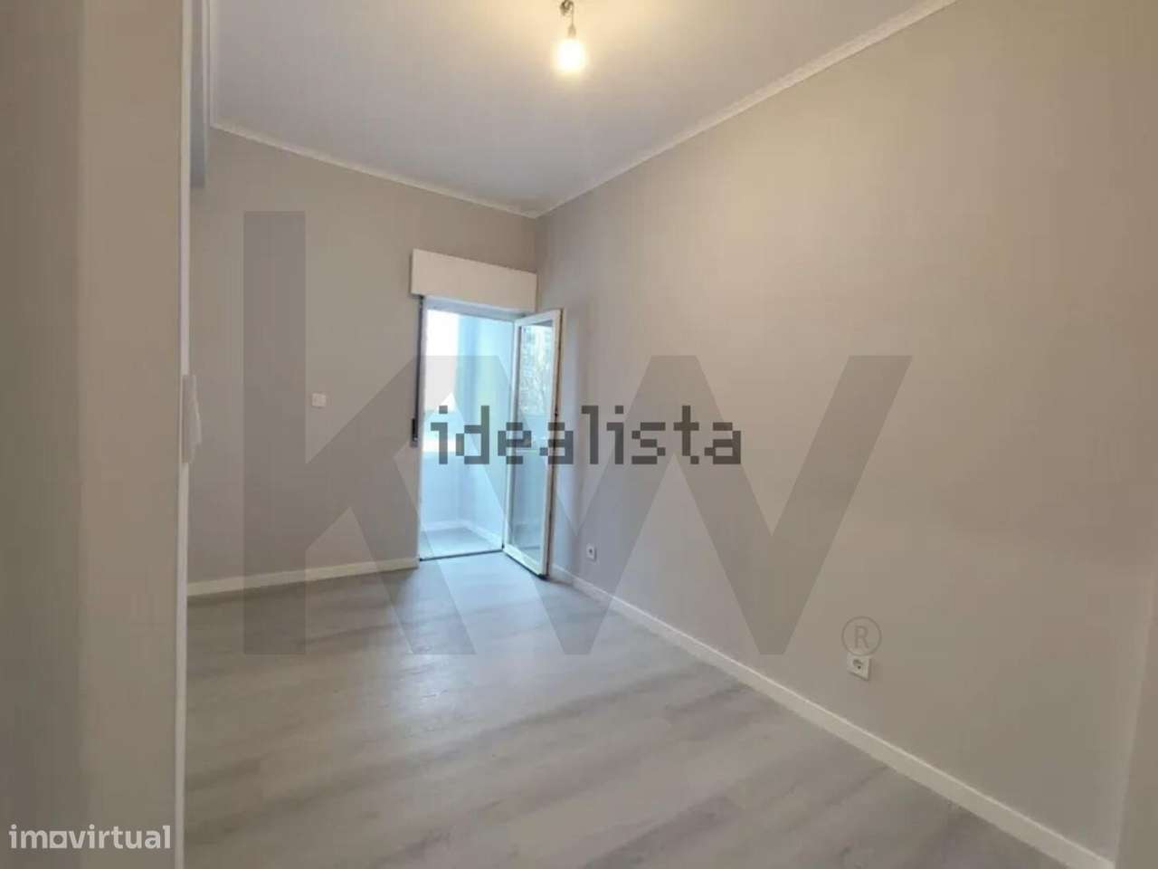 Apartamento T3 à venda no centro do Laranjeiro-5