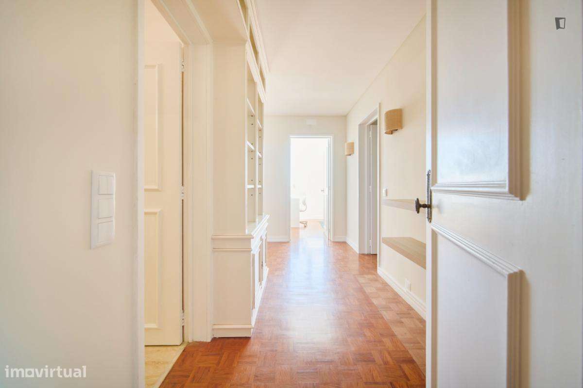 Quarto - localizado em Picoas Lisbon - Grande imagem: 3/10