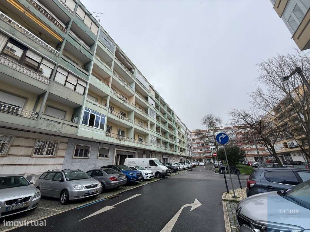 Apartamento T4 com Varanda no Último Piso em Alvalade Junto ao Camp...-22