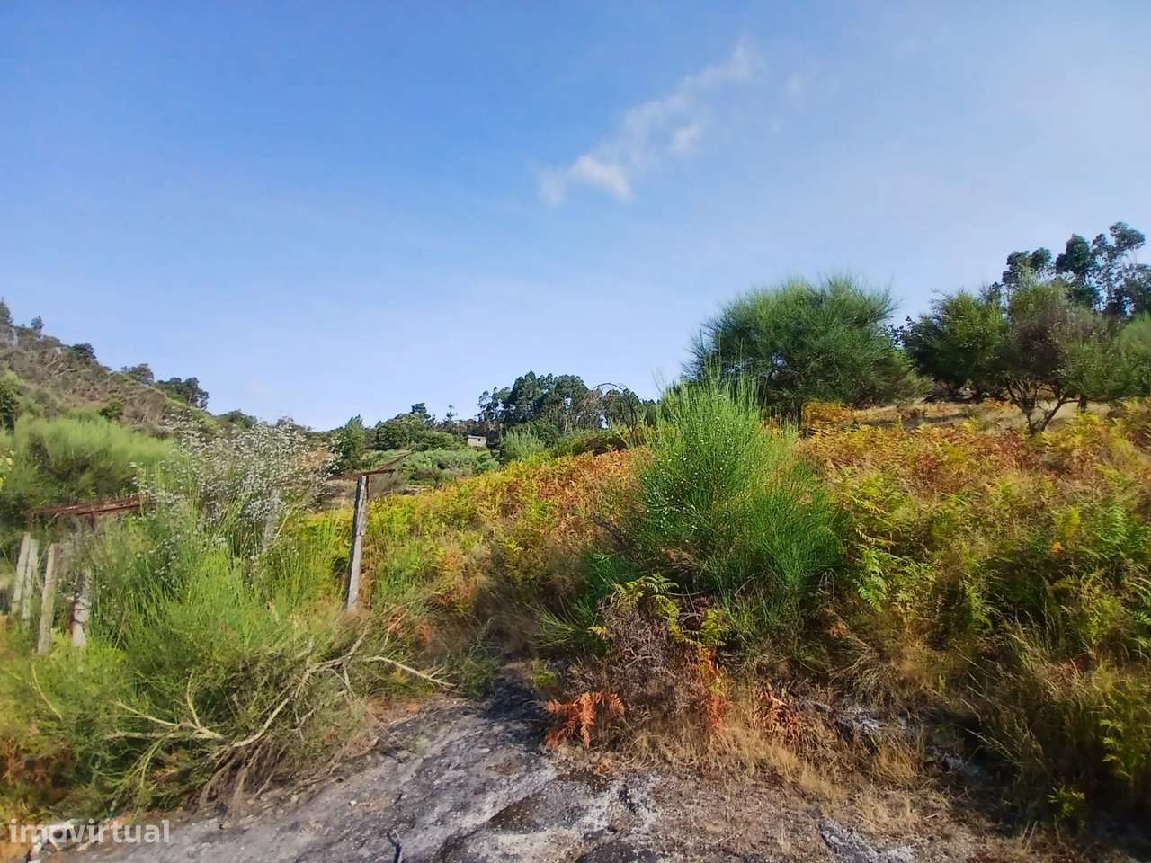 Terreno rústico com casa em pedra para recuperar – Soajo, Arcos de Val-16