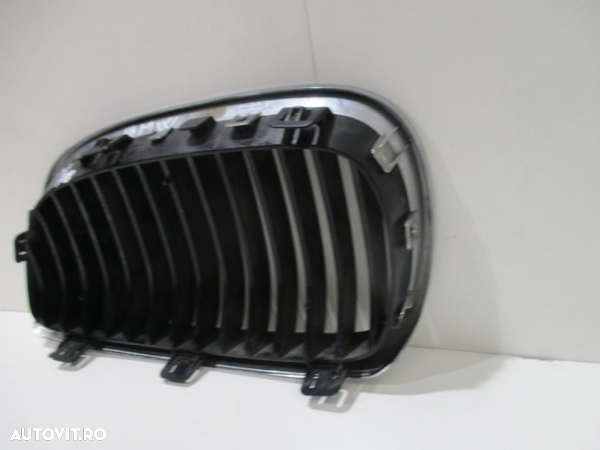 Grila radiator dreapta BMW Seria 3 E90 An 2008-2012 cod 224059-10 - 5