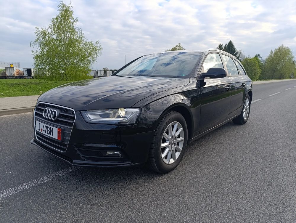Audi A4 B8 2.0 TDI DPF Attraction 2012