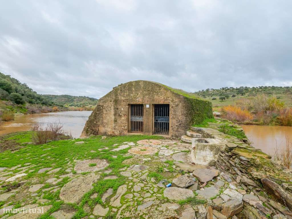 Quinta com quatro suítes e moínho, junto ao Rio Guadiana-20