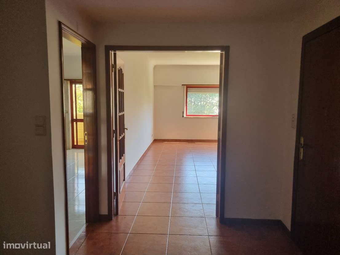 IMÓVEL ARRENDADO ATÉ MAIO 2026  Apartamento T2 - Grande imagem: 3/19