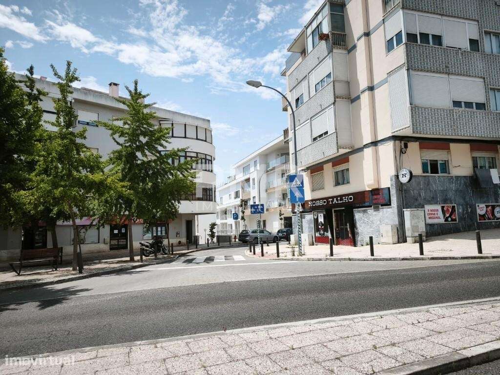 Trespasse de Estabelecimento Comercial em Queijas-13