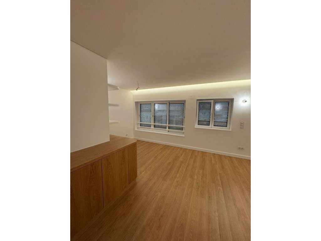 Moradia T3 com Garagem e Suite a venda na Maçã Sesimbra-11
