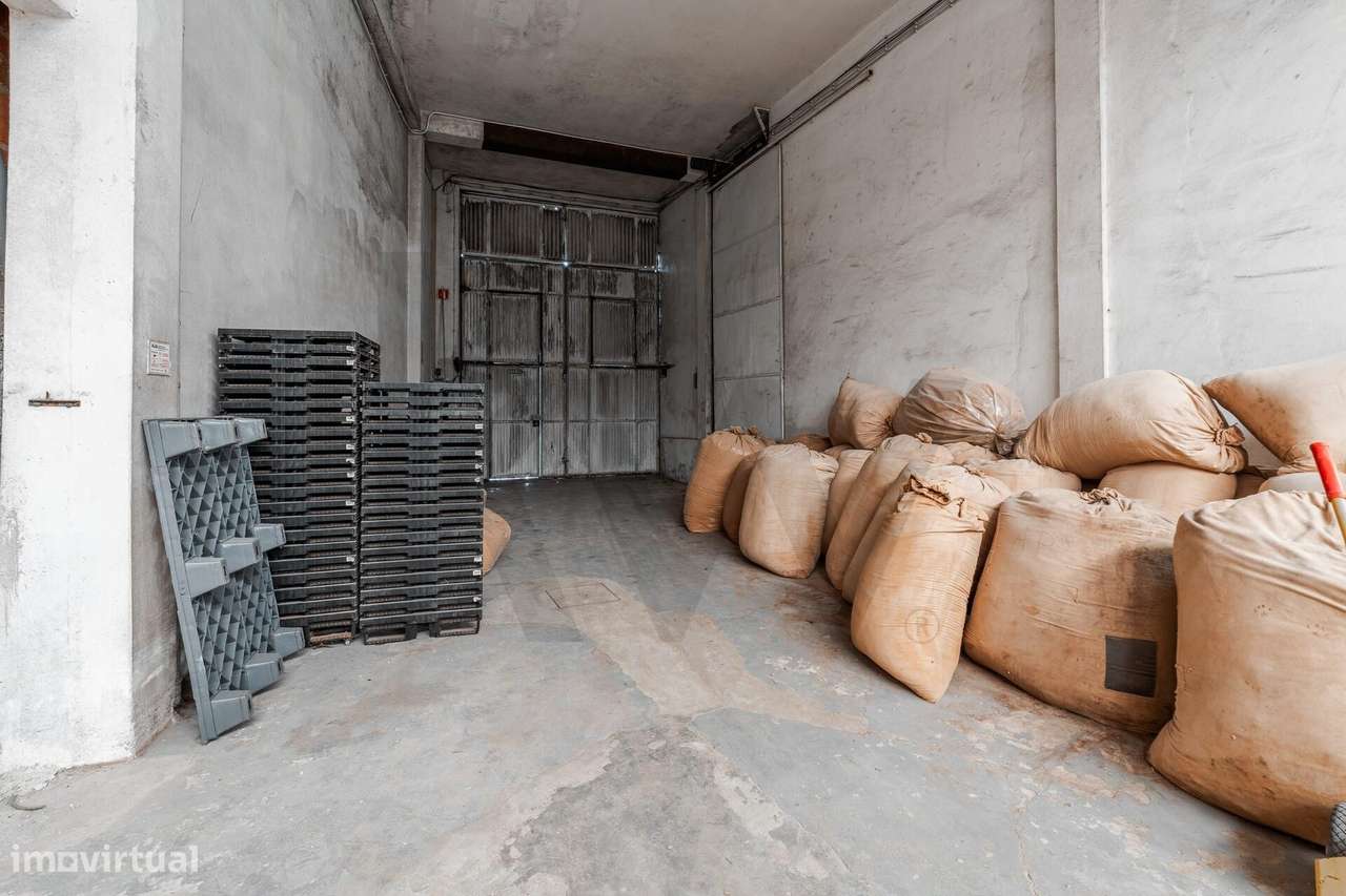 VENDA DE ARMAZÉM INDUSTRIAL | 886m2 Área Coberta | LOUROSA – SANTA MAR - Grande imagem: 4/28