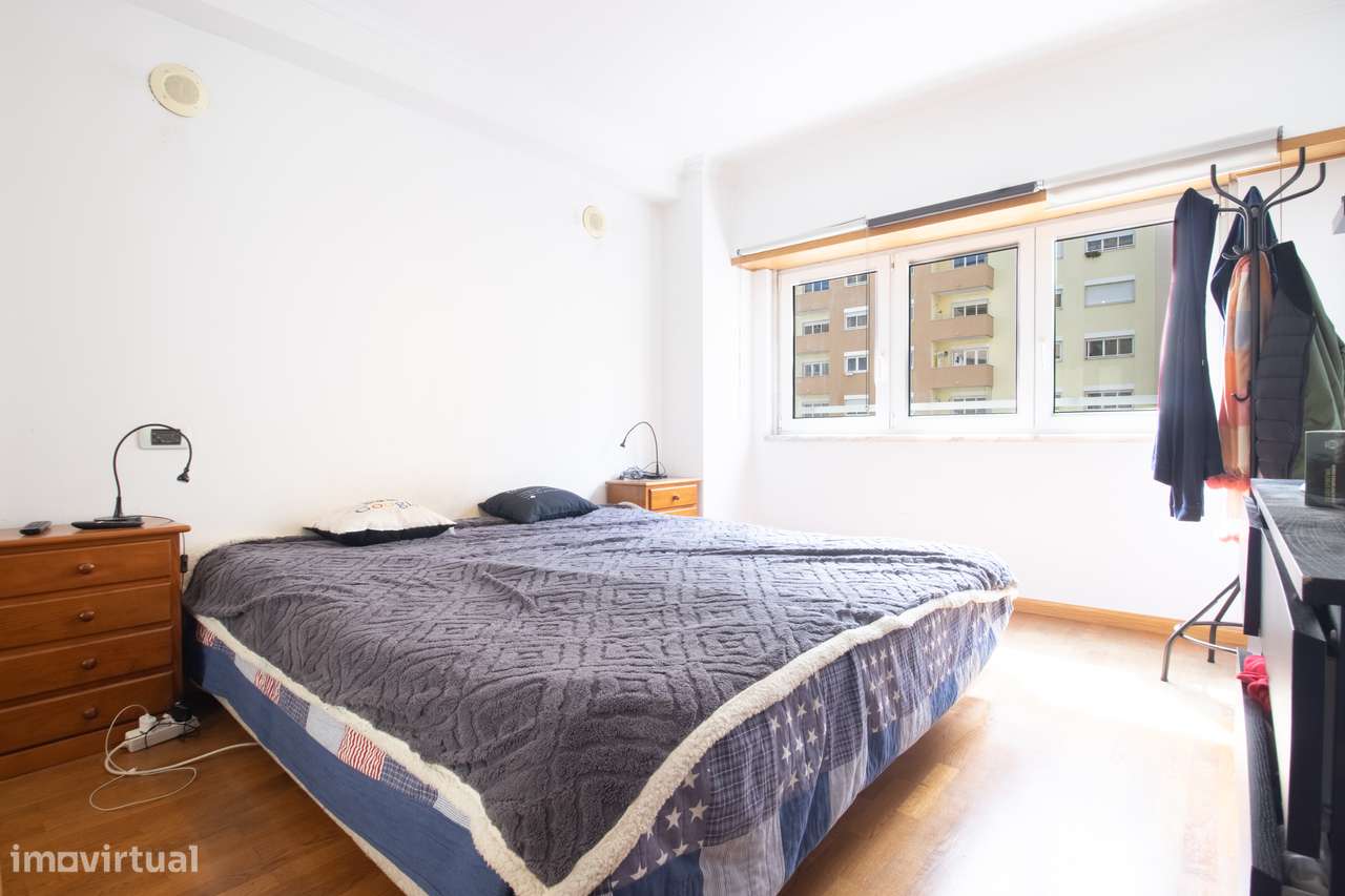 Apartamento T2 com garagem em Nova Carnaxide-21