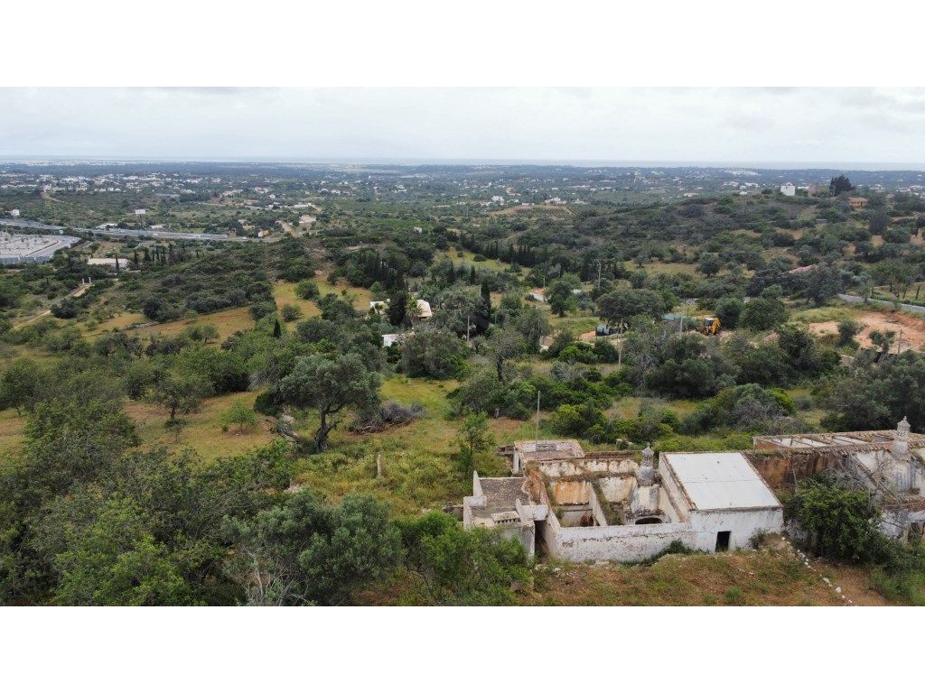 Lote de terreno com Ruína em Loulé, A...