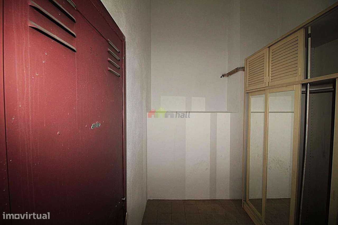 Apartamento T3 c/ garagem e arrecadação na Estrada da Luz-22