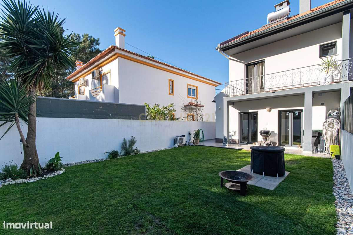 Moradia em Banda nova totalmente mobiliada – Quinta do Conde-5