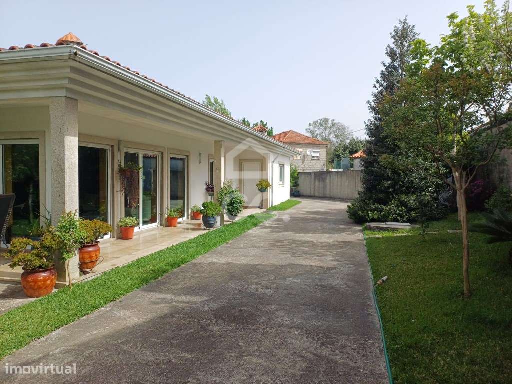 Moradia Térrea T4 em Palmeira, Santo Tirso-11