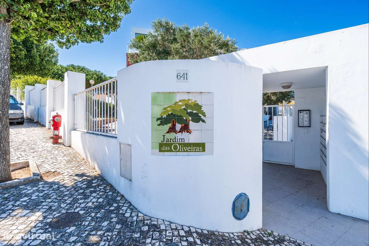 T1 com Potencial T2 (98m²) | Condomínio Privado com Piscina | Alcabide - Grande imagem: 4/19