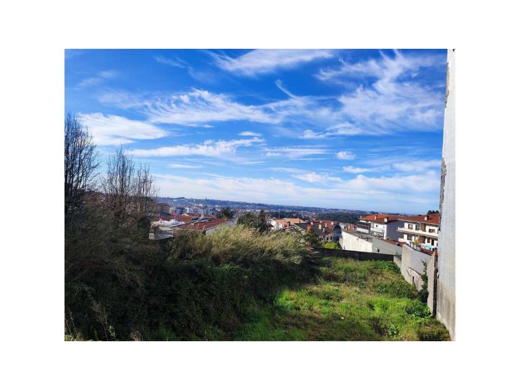 Terreno com viabilidade de construção de prédio - Baguim do Monte - Grande imagem: 3/5