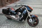 Suzuki Intruder - 13