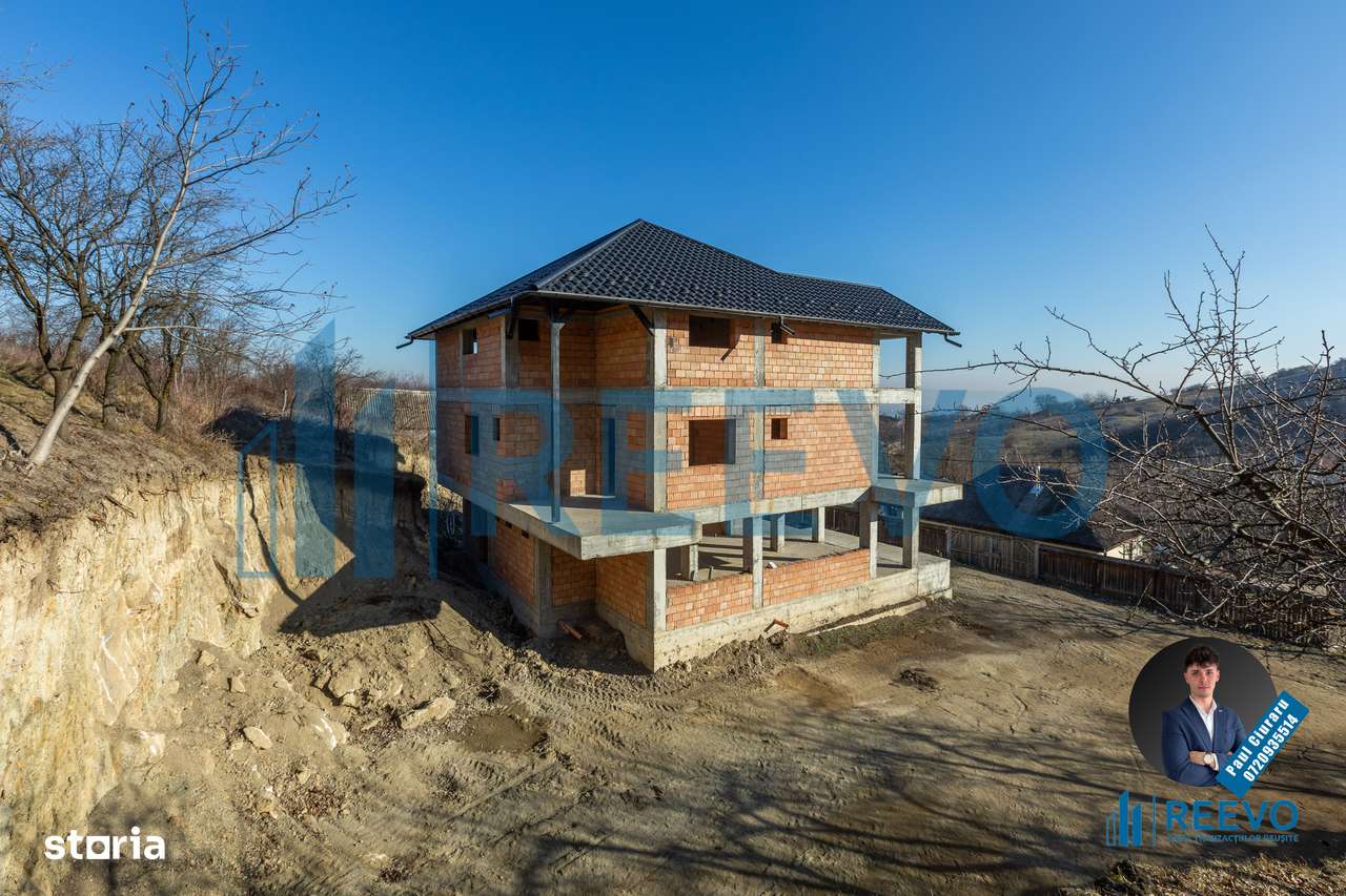 Pensiune/Vilă la roșu P+E+M în Sărata - Imagine principală: 5/20