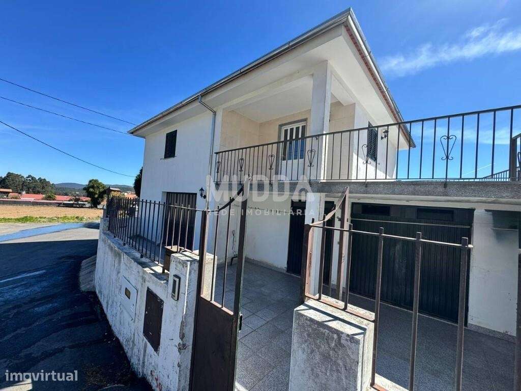 Moradia de 2 Pisos – Excelente Oportunidade em Romariz, Santa Maria da-30