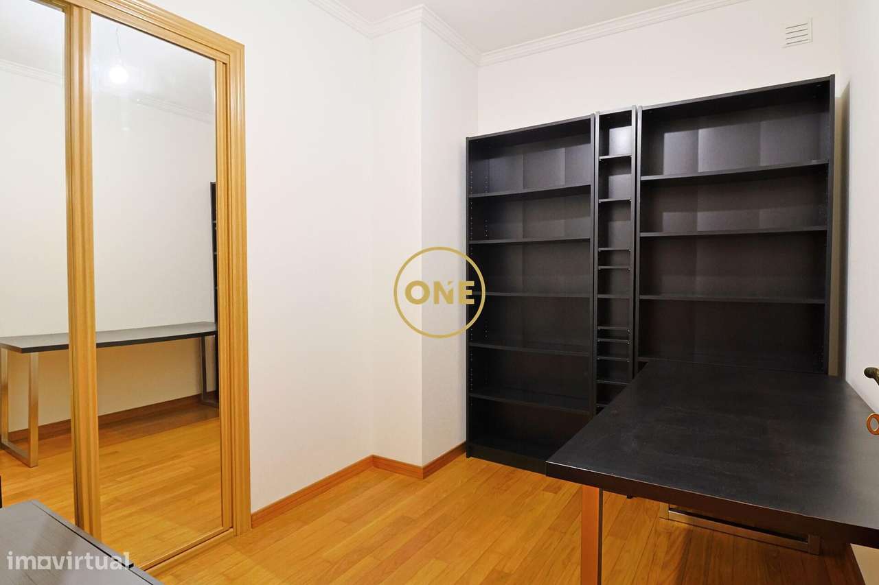 Excelente Apartamento T3 + 1 Escritório no Centro da Trofa!-17