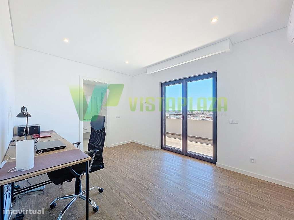 Apartamento Duplex com Terraço e Vista Panorâmica, piscina e garage...-31