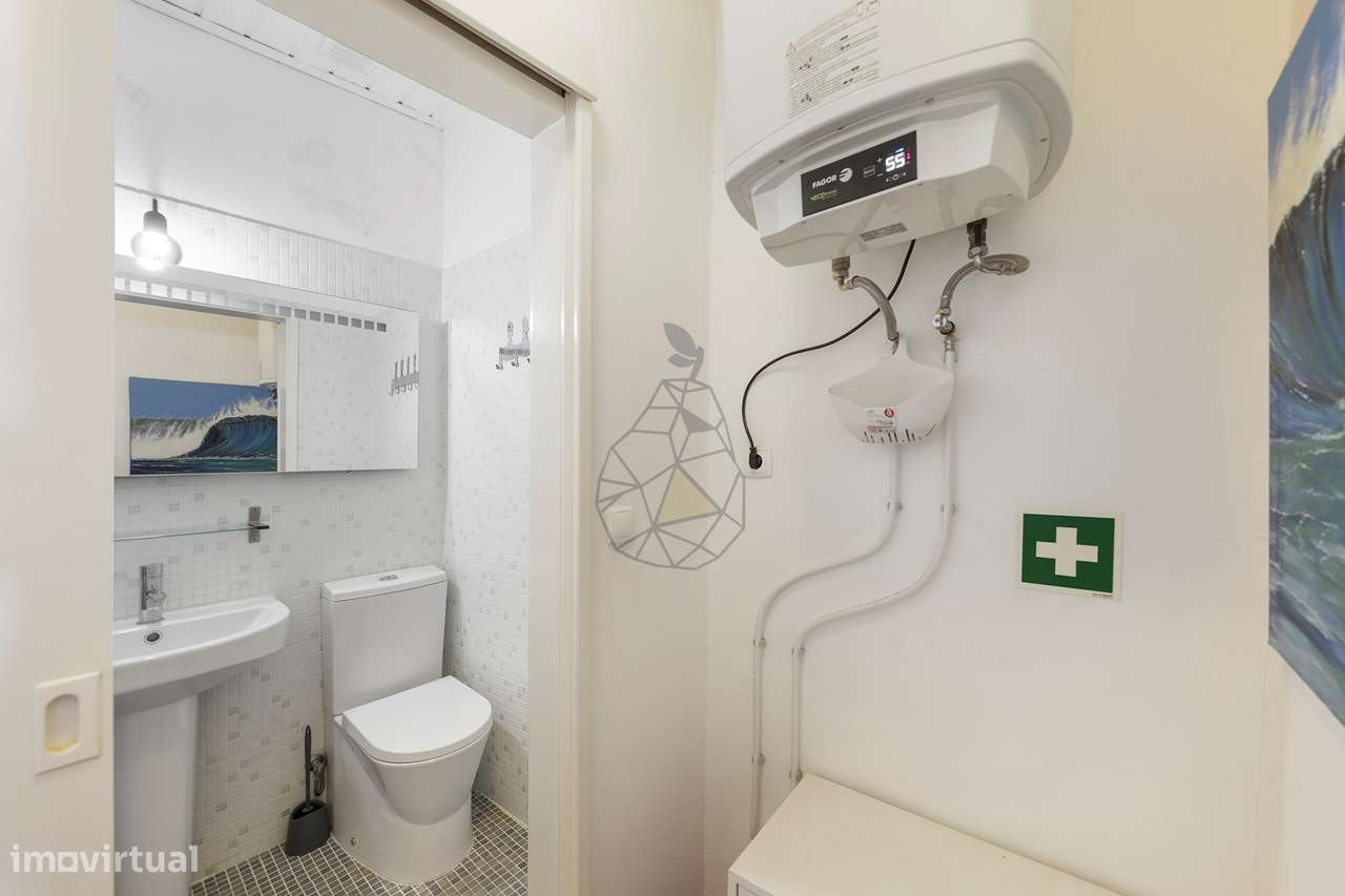 Edifício com Loja e Habitação, Charme, Investimento e Rendimento  no C-13