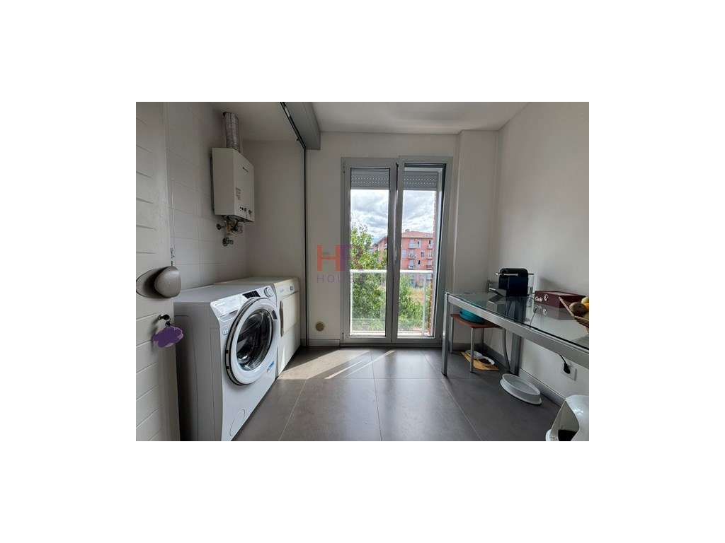 Quinta da Portela Vende-se T2 com garagem dupla.-4