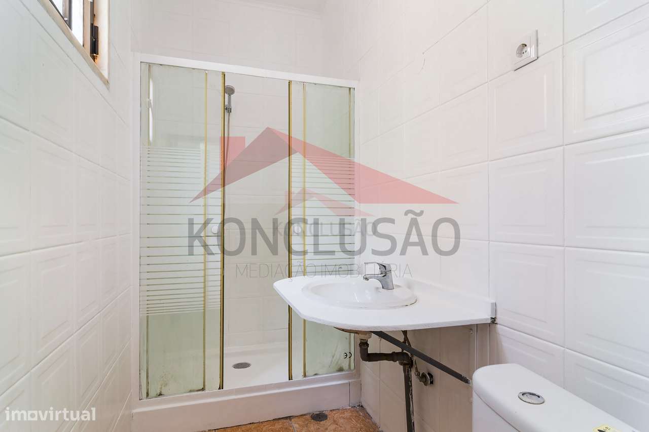 Apartamento em zona histórica de Lisboa-12