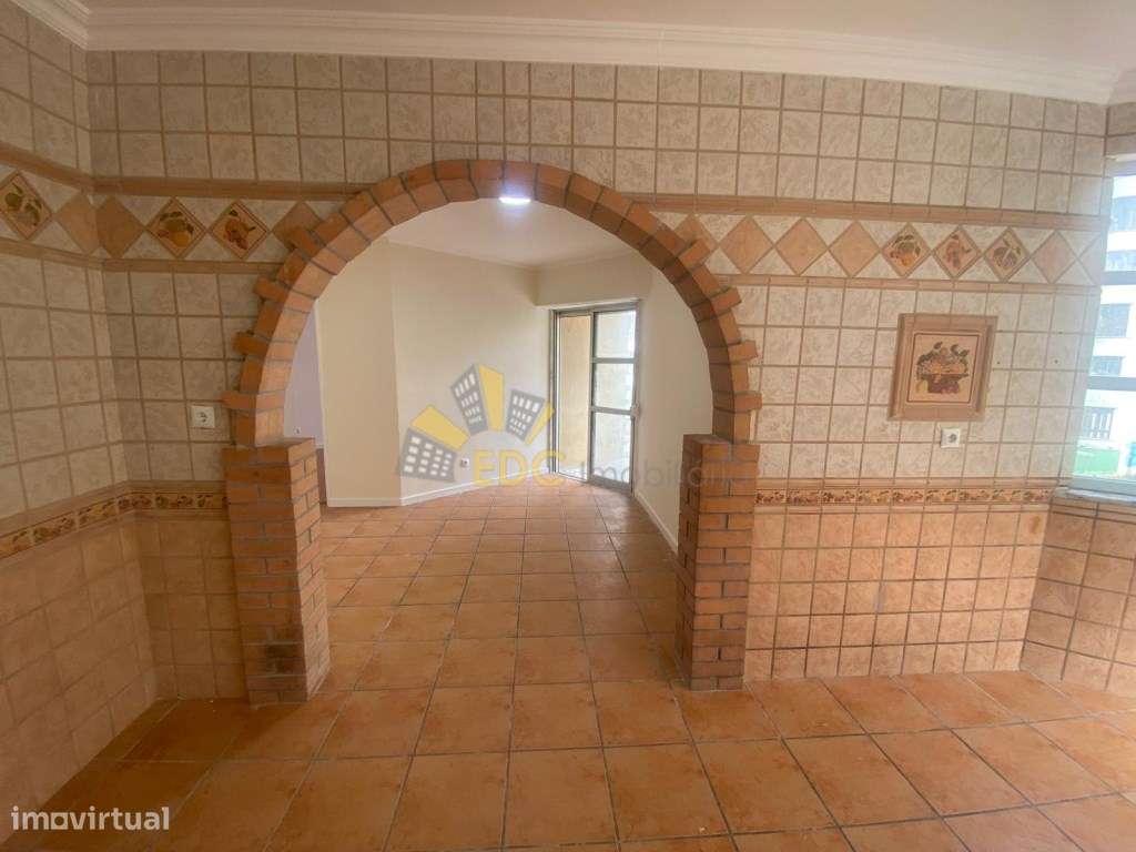Apartamento T2 Transformado em T3 | A 5 Minutos da Estação | Tapada...-3